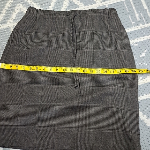 Aritzia Group‎ of Babaton Plaid Gray Skirt Tie Waist - Picture 8 of 10